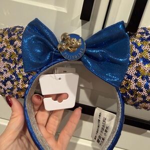 Blue Sequin Minnie Mouse passholder ears